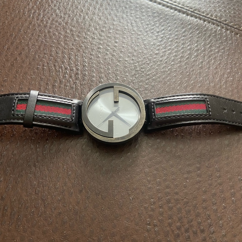 Gucci mens watch - Picture 2 of 11